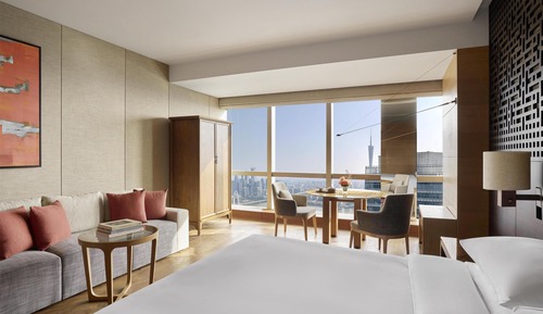 1 King Bed, Canton Tower View