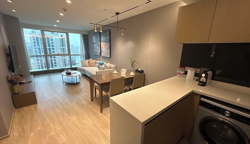 Deluxe Suite, City View