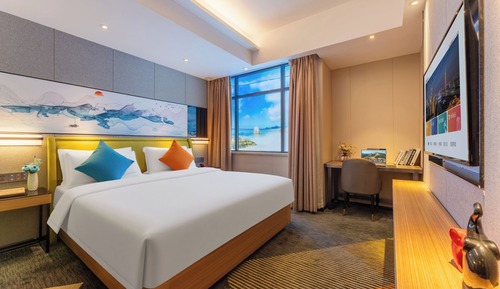 Lia Comfortable King Room