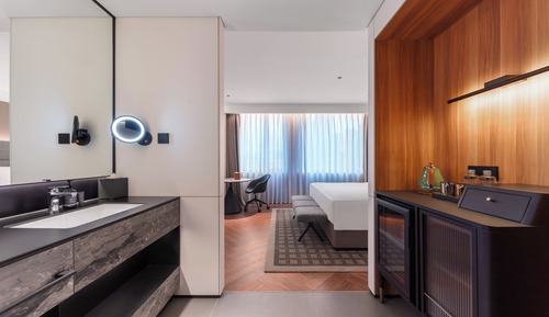 Deluxe King Room