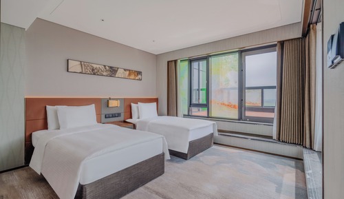 Family Suite With 3 Beds Room