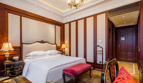 Room, City View