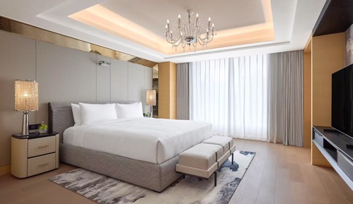 Suite, 1 King Bed (Ambassador Suite)