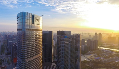 Ambassador Suite with Twin Towers View