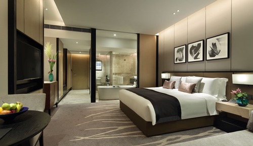 1 King Classic Club Lounge Access