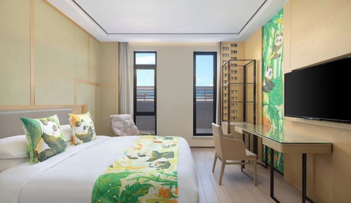 Lovely Panda Deluxe Guest Room, l King Bed, Balcony