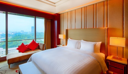 Superior City-view Queen Room