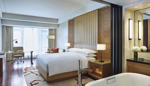 Premier Room, 1 King Bed, Smoking, City View