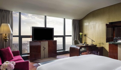 Superior Room, 1 King Bed, Club Lounge Access