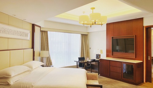 Club Suite, 1 Bedroom, City View