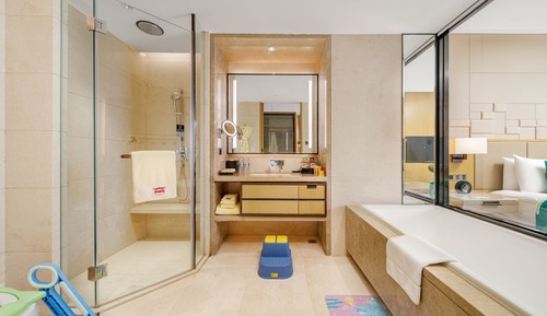 Family Room, 2 Twin Beds