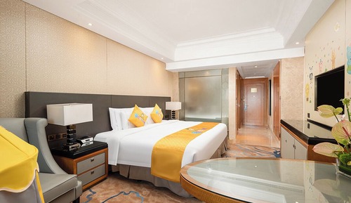 Family Room, 1 King Bed, Non Smoking (Deluxe, Oversized)