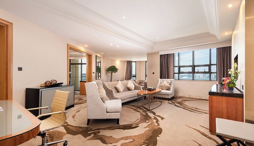 Suite, 1 King Bed, Non Smoking (Ambassador)
