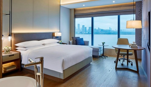 Room, 1 King Bed, River View