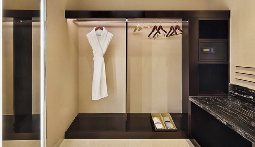 Standard Room, 2 Queen Beds (High Floor)