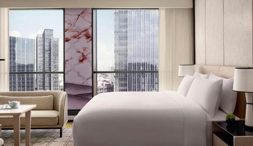 Deluxe King Room with City View