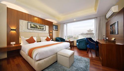 Deluxe Suite with City View