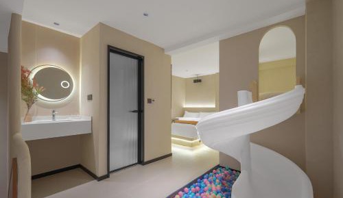 Deluxe Family Room