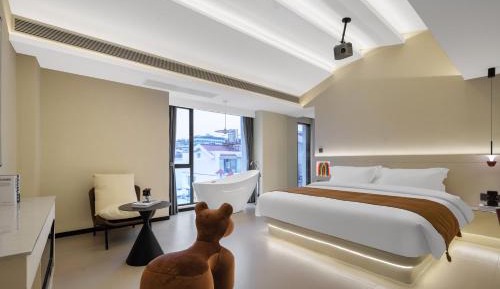Deluxe Double Room with Bath