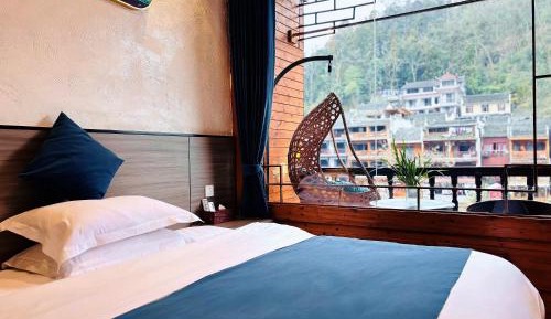 Queen Room with Balcony