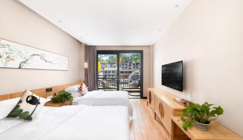 Double Room with Balcony (3 Adults)