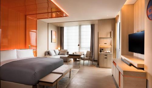 Superior King Room with Tianfu Square View