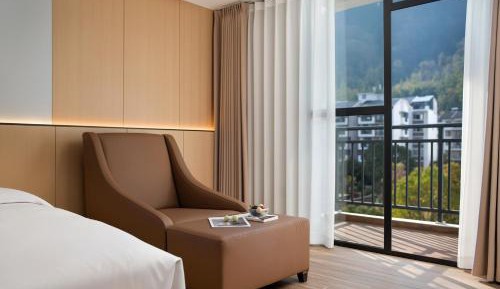 Family Room with Mountain View