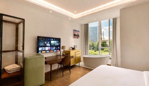Deluxe Queen Room