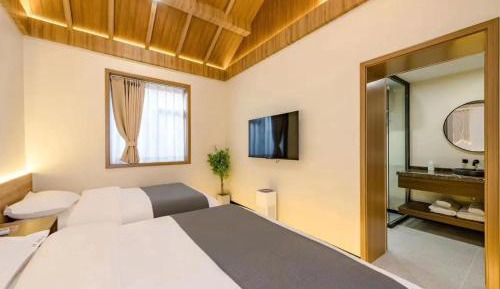 Twin Room with Shower