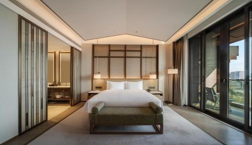 Suite with Lake View