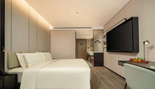 Elegant Queen Room