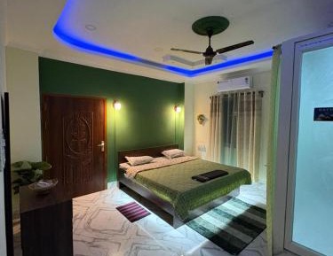Deluxe Double Room (2 Adults + 1 Child)