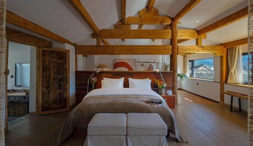 Suite with Mountain View