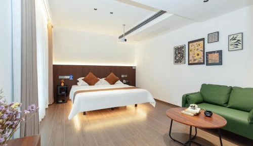 Standard Queen Room