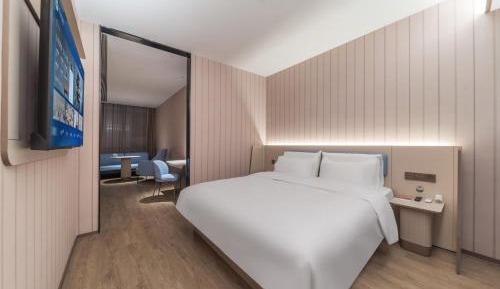 Business Queen Room