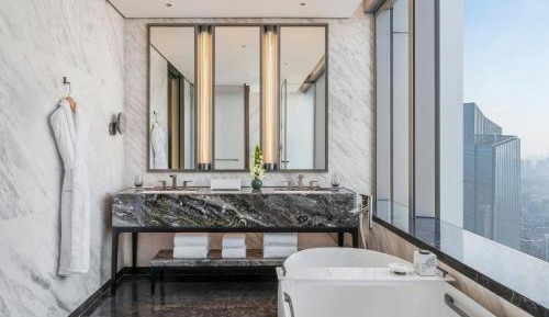 One-Bedroom Carlton King Suite with Club Lounge Access