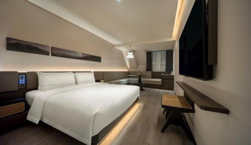 Deep Sleep Executive Queen Room