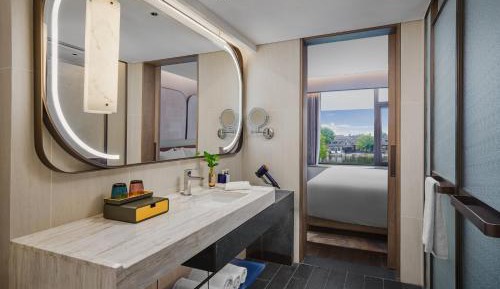 King One-Bedroom Suite with City and River View