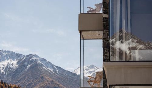Family Room with Mountain View