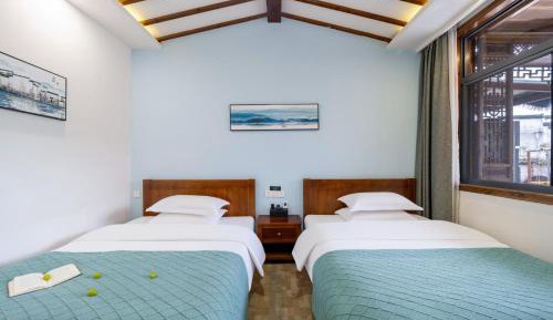 Deluxe Double or Twin Room with Mountain View