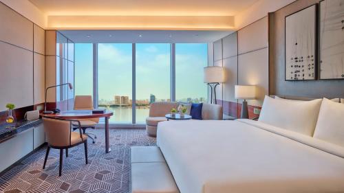 Classic Twin Room with Pearl River View