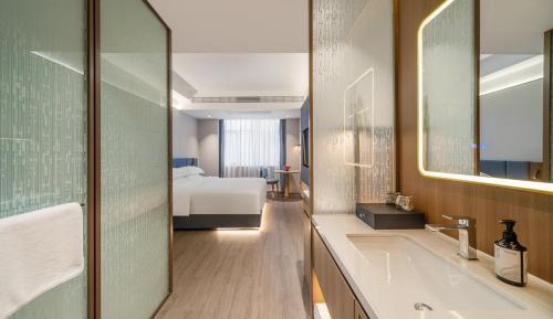 Standard Queen Room
