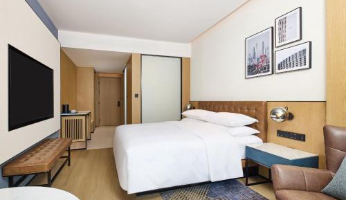 Standard King Room with City View