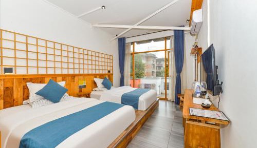 Double or Twin Room with Mountain View