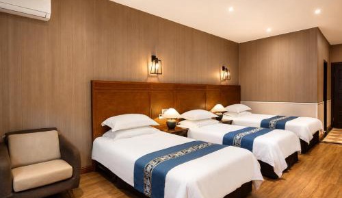 Courtyard Triple Room（free laundry, 1 free meal)）