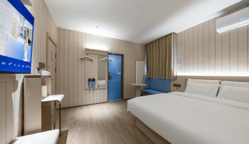 Business Queen Room