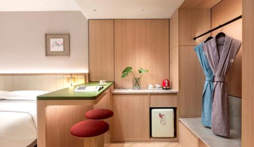 Premium King Room with City View