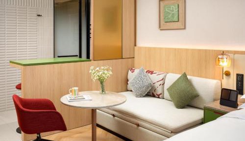 Standard King Room with City View