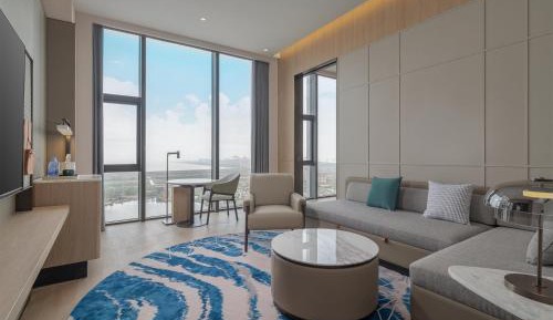 One-Bedroom Suite with King Bed, Single Sofa Bed and Lake View