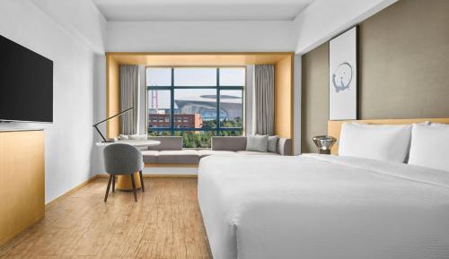 Superior King Room with Stadium View and City View